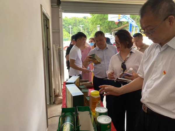 邁世機(jī)房監(jiān)控在扶貧項(xiàng)目調(diào)研現(xiàn)場(chǎng)