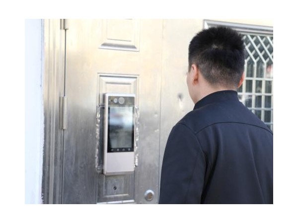 門禁系統(tǒng)聯(lián)動視頻監(jiān)控，相得益彰！